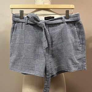 Banana Republic Linen Gingham Belted Short Blue and White Belted size 4